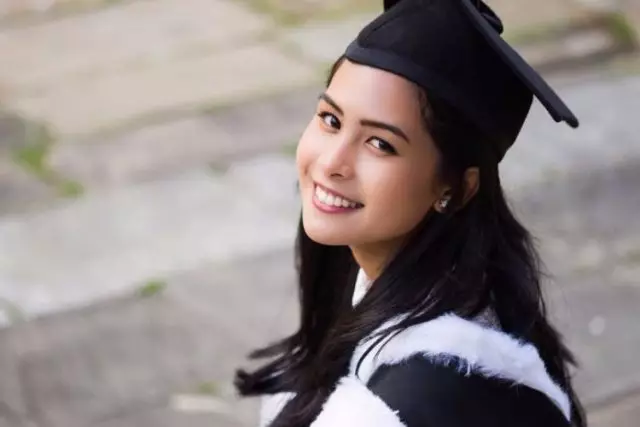 seleb ini lulus cumlaude © berbagai sumber seleb ini lulus cumlaude © berbagai sumber