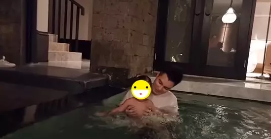 Momen liburan Paula setelah sembuh covid-19 © YouTube/Baim Paula