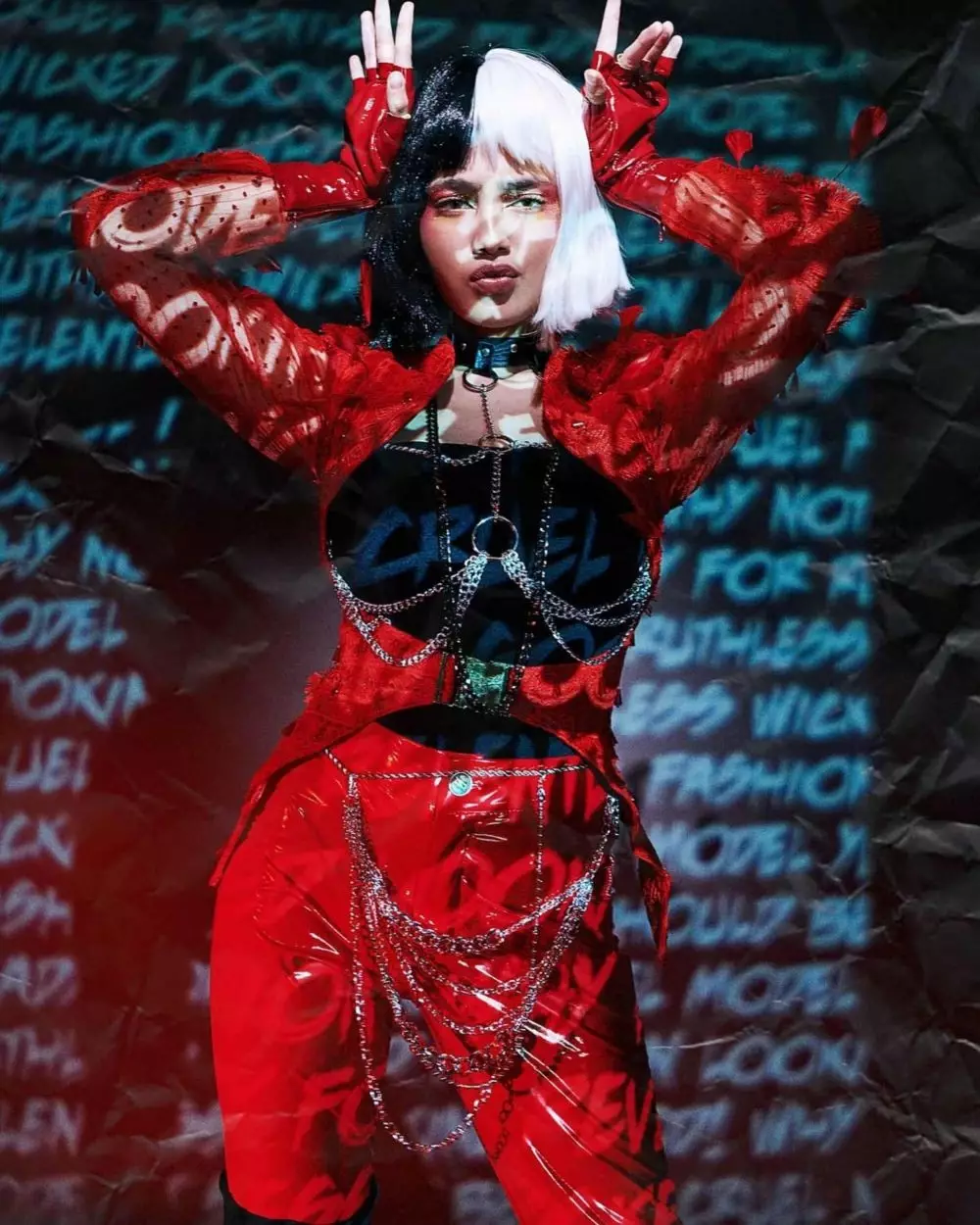 Gaya pemotretan 9 seleb ala Disney's Cruella dari berbagai sumber Gaya pemotretan 9 seleb ala Disney's Cruella dari berbagai sumber