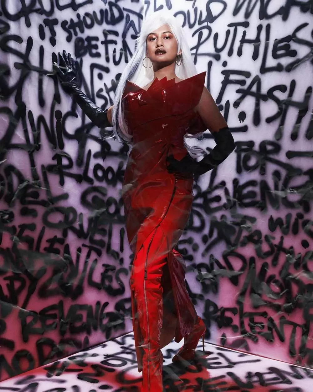 Gaya pemotretan 9 seleb ala Disney's Cruella dari berbagai sumber Gaya pemotretan 9 seleb ala Disney's Cruella dari berbagai sumber