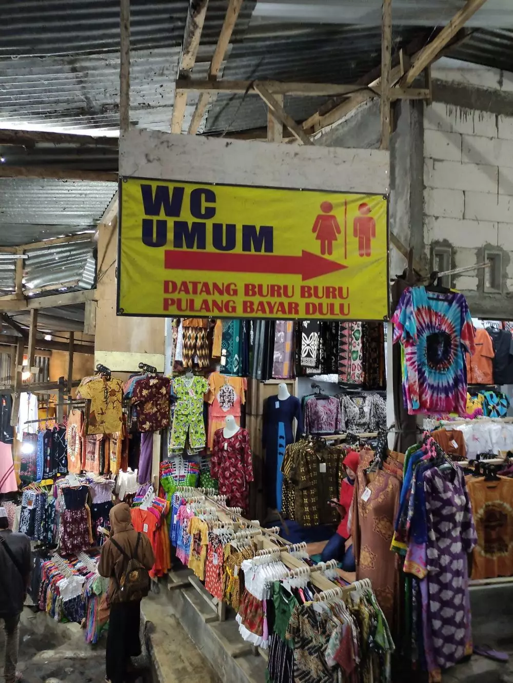 Spanduk dan papan WC umum © berbagai sumber