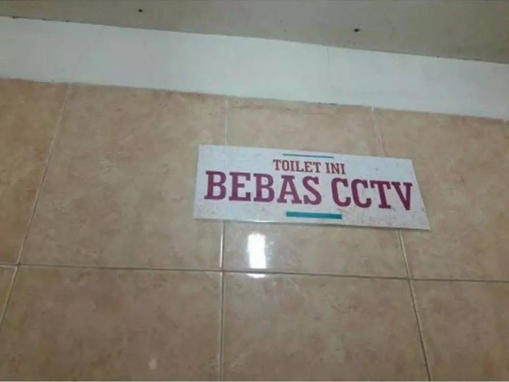 Spanduk dan papan WC umum © berbagai sumber