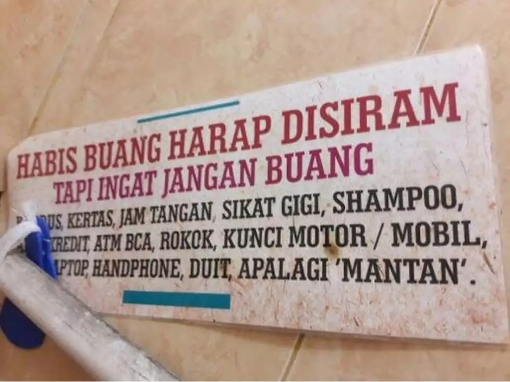 Spanduk dan papan WC umum © berbagai sumber