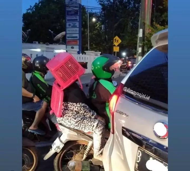 Kelakuan penumpang dan driver ojol © Instagram