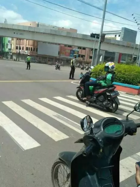 Kelakuan penumpang dan driver ojol © Instagram