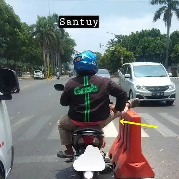 Kelakuan penumpang dan driver ojol © Instagram