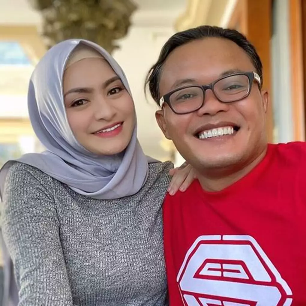 7 Momen Sule temani Nathalie Holscher cek kandungan, foto USG disorot