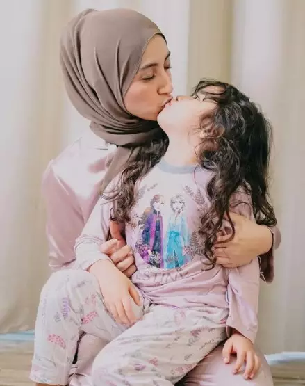 selebgram saat momong anak © berbagai sumber