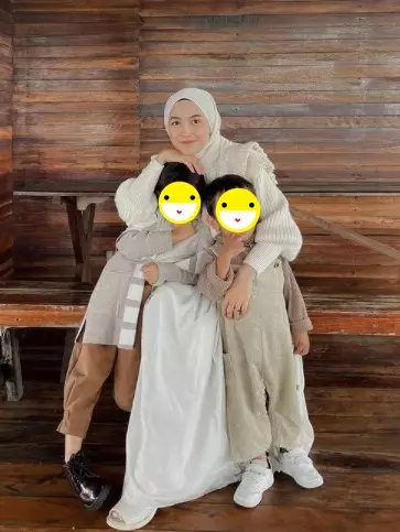 selebgram saat momong anak © berbagai sumber