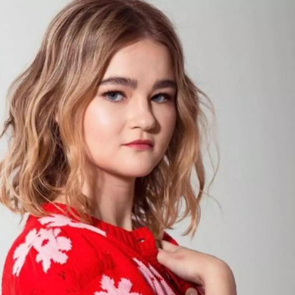10 Potret masa kecil Millicent Simmonds bersama sang ayah, bikin gemas