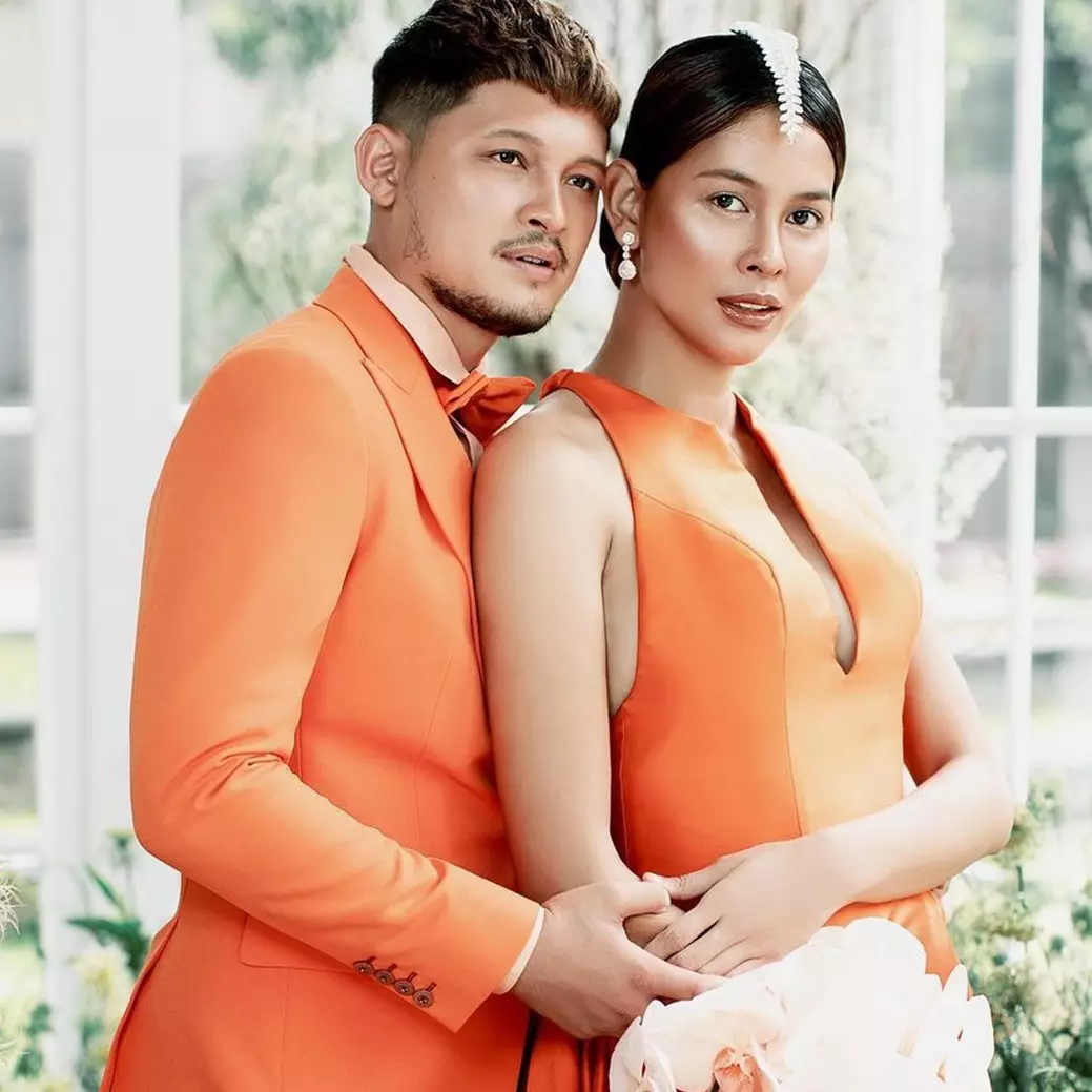 Potret 8 seleb istri pesepak bola tanpa makeup, cantik natural