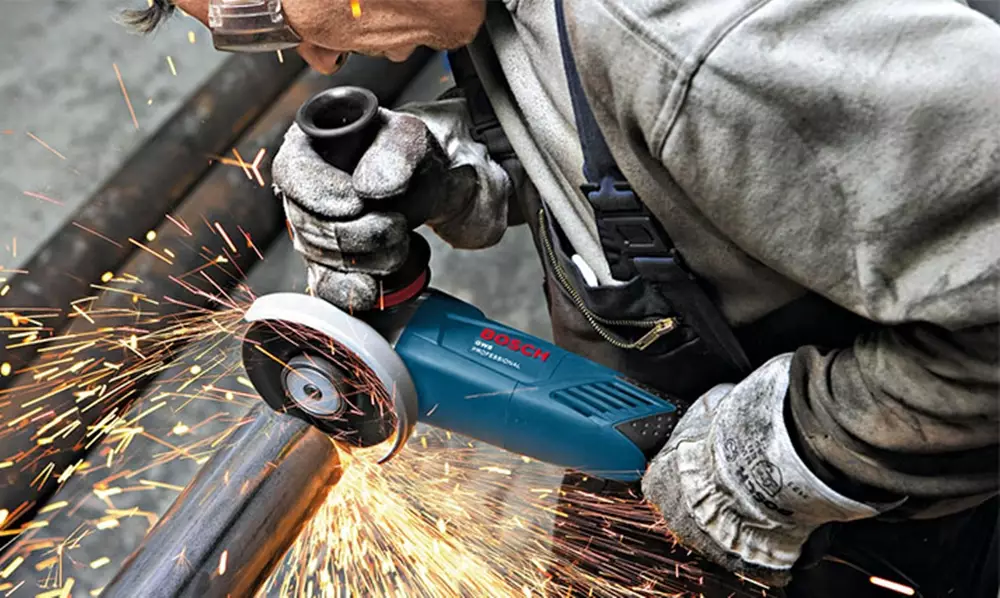 4 Tips menggunakan gerinda tangan © 2021 brilio.net