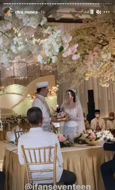 Momen pernikahan Ifan Seventeen dan Citra Monica dari berbagai sumber Momen pernikahan Ifan Seventeen dan Citra Monica dari berbagai sumber