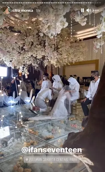 Momen pernikahan Ifan Seventeen dan Citra Monica dari berbagai sumber Momen pernikahan Ifan Seventeen dan Citra Monica dari berbagai sumber