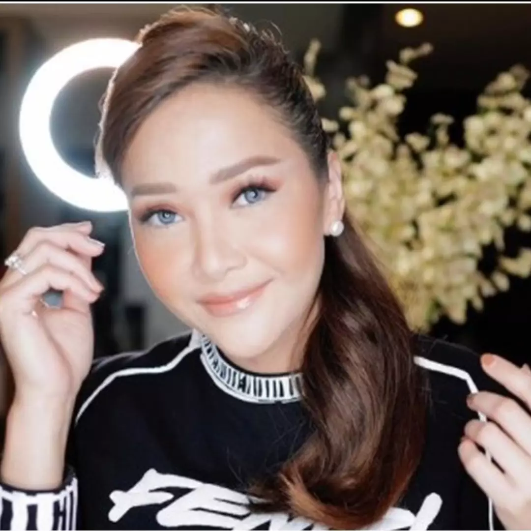 8 Potret Maia Estianty tanpa makeup, percaya diri meski berjerawat