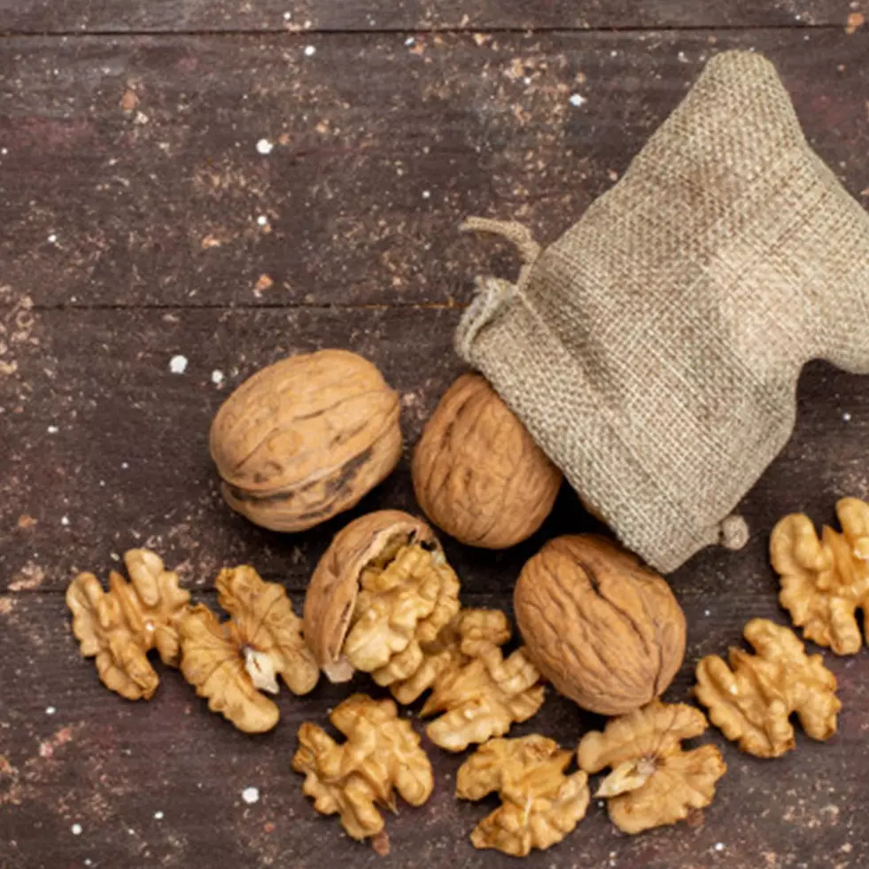 10 Manfaat kacang kenari bagi kesehatan, cegah penuaan dini