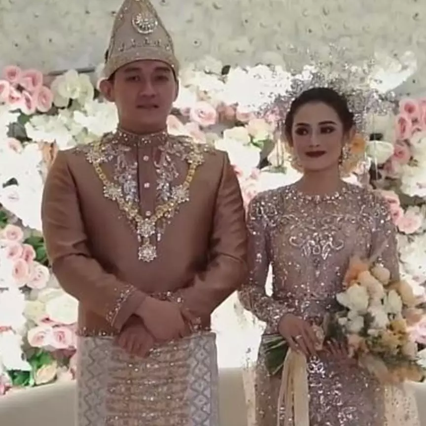 10 Momen resepsi pernikahan Ifan Seventeen dan Citra Monica, megah