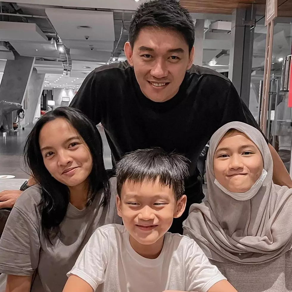 10 Gaya anak Citra Monica &amp; Ifan Seventeen di pernikahan orangtuanya