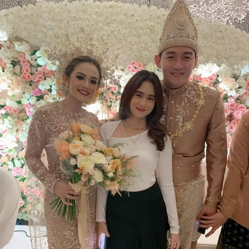 gaya seleb hadiri resepsi ifan dan citra monica © instagram