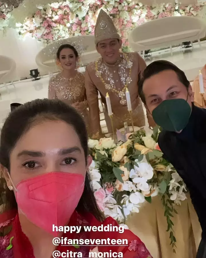 gaya seleb hadiri resepsi ifan dan citra monica © instagram