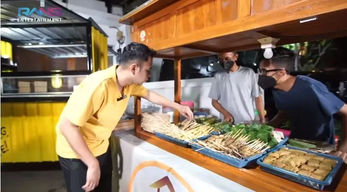 Nagita Raffi borong angkringan © 2021 brilio.net