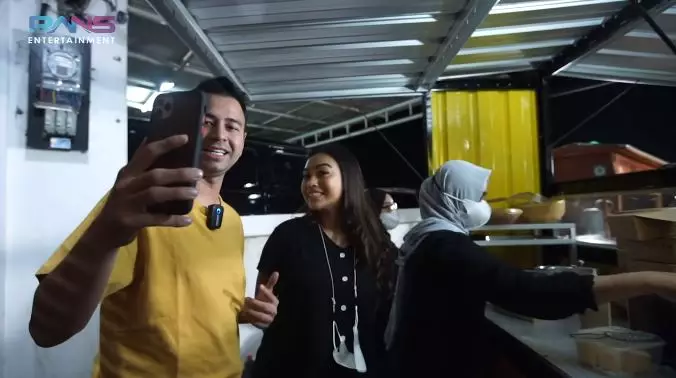 Nagita Raffi borong angkringan © 2021 brilio.net