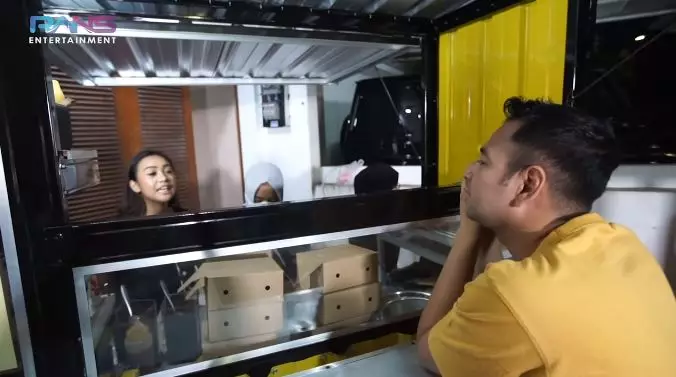 Nagita Raffi borong angkringan © 2021 brilio.net