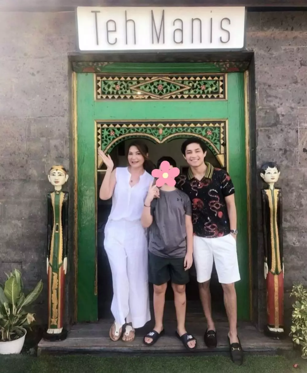 Beda gaya outfit seleb blasteran saat momong anak © 2021 brilio.net