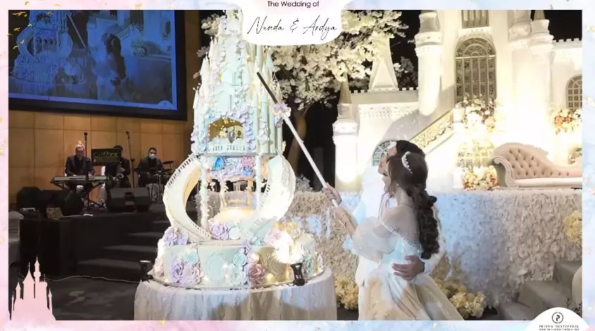 momen pernikahan selebram nanda jadi sorotan © YouTube momen pernikahan selebram nanda jadi sorotan © YouTube