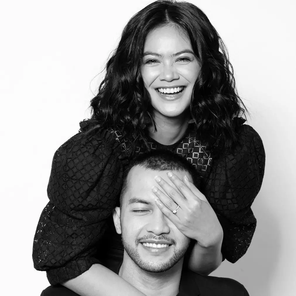 10 Potret prewedding Indah Indriana dalam berbagai tema, sweet abis