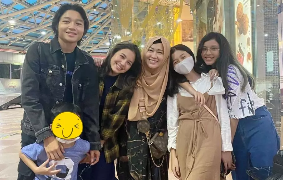 Saskia Chadwick dan Okie © Instagram