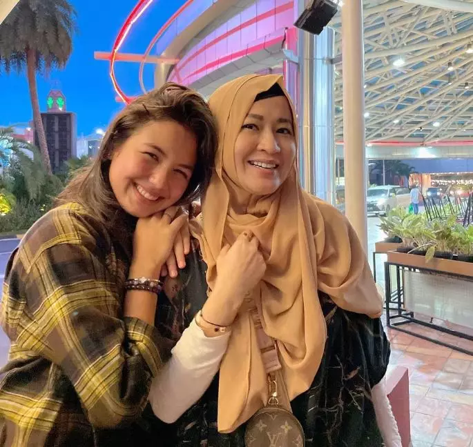 Saskia Chadwick dan Okie © Instagram