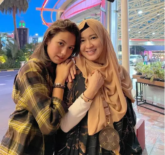 Saskia Chadwick dan Okie © Instagram