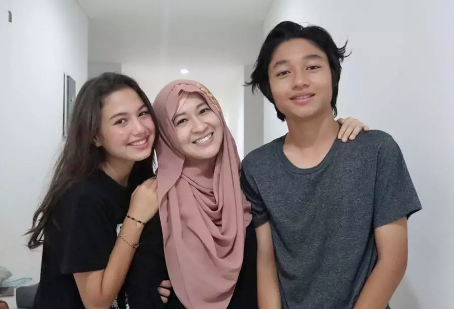 Saskia Chadwick dan Okie © Instagram