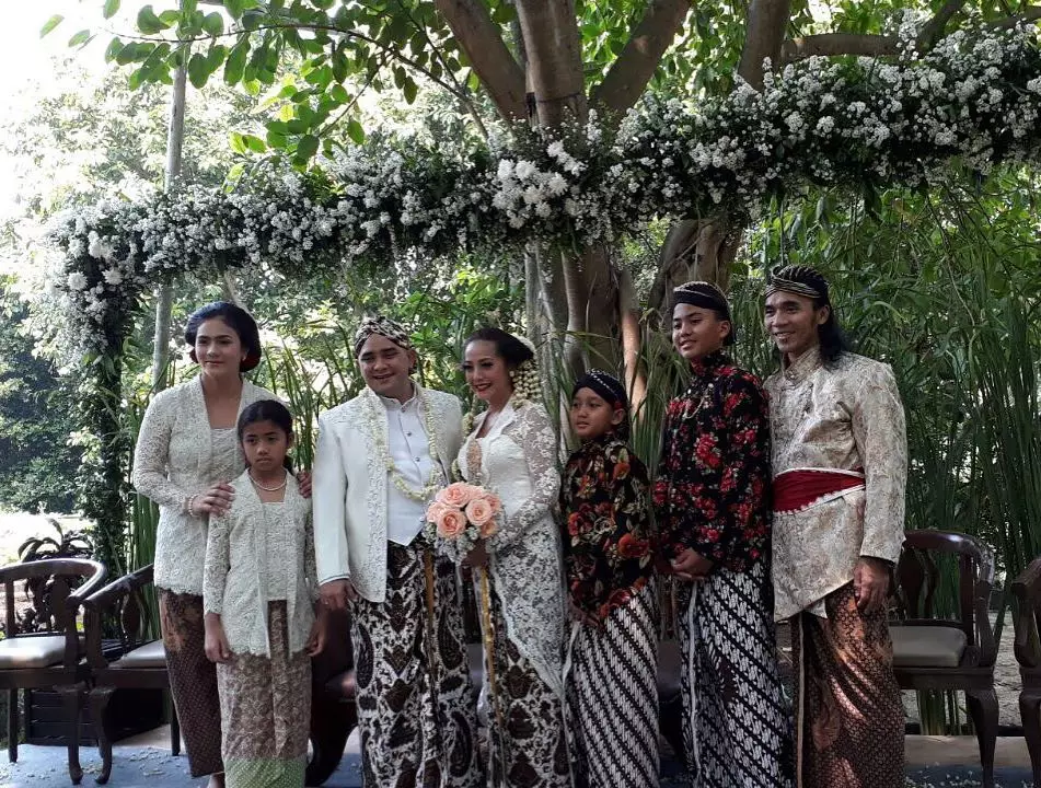 vokalis dan istri kondangan © Instagram vokalis dan istri kondangan © Instagram