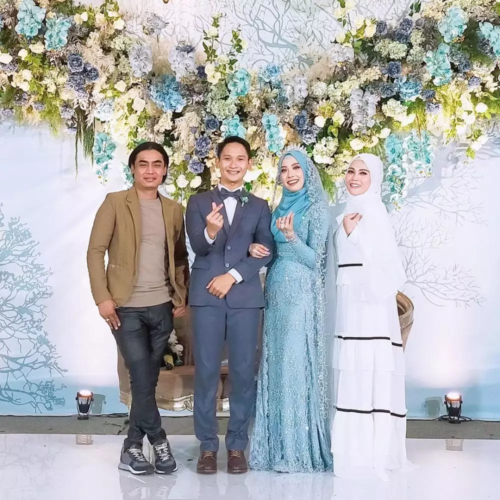 vokalis dan istri kondangan © Instagram vokalis dan istri kondangan © Instagram