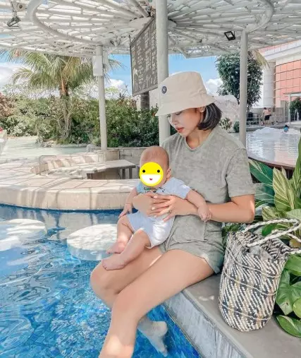 seleb istri pemain bola saat momong anak © berbagai sumber seleb istri pemain bola saat momong anak © berbagai sumber