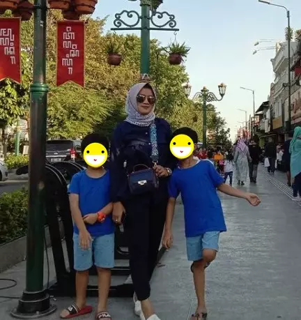 seleb istri pemain bola saat momong anak © berbagai sumber seleb istri pemain bola saat momong anak © berbagai sumber