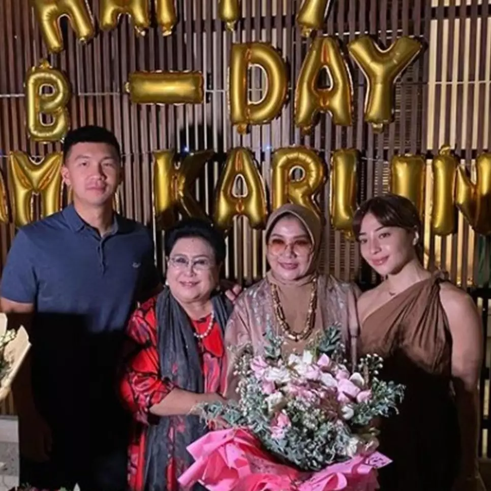 8 Momen ultah Karlina Damiri mertua Nikita Willy, kompak bareng besan