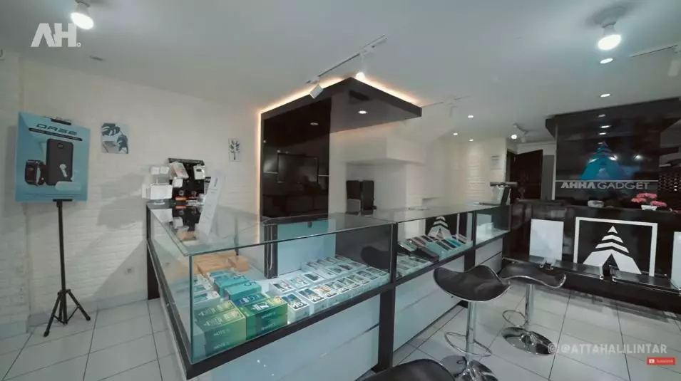 Momen Atta beri Aurel bisnis © 2021 brilio.net