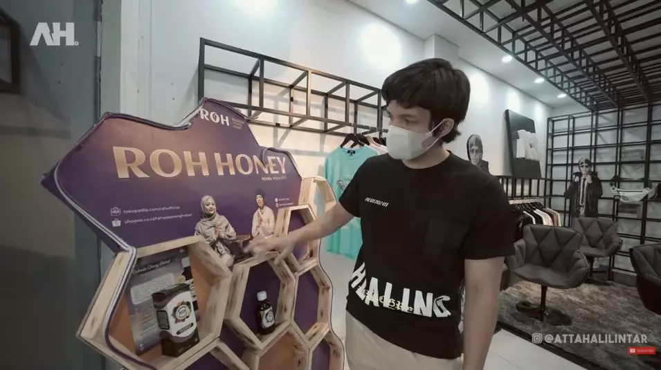 Momen Atta beri Aurel bisnis © 2021 brilio.net