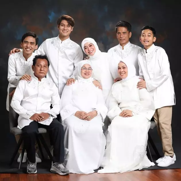 Momen hangat keluarga Rizky Billar dan Lesty Kejora ©Instagram Momen hangat keluarga Rizky Billar dan Lesty Kejora ©Instagram