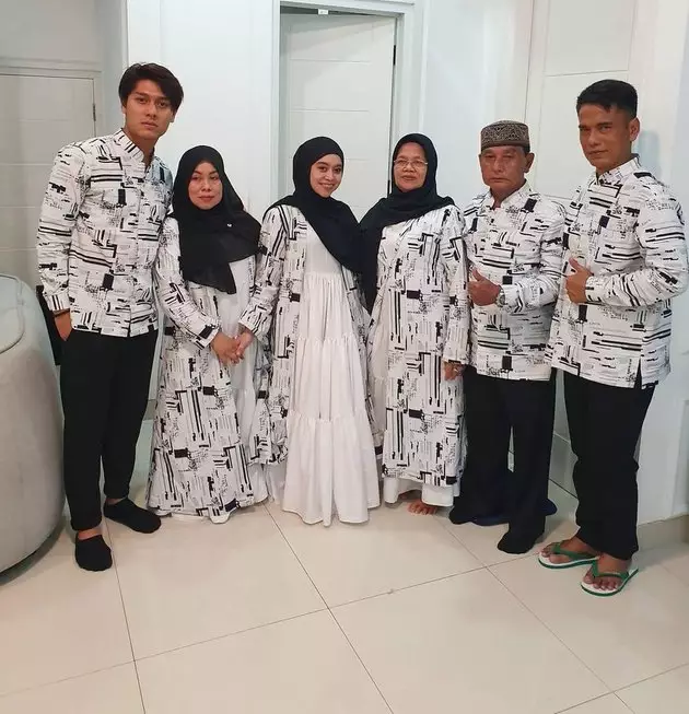 Momen hangat keluarga Rizky Billar dan Lesty Kejora ©Instagram Momen hangat keluarga Rizky Billar dan Lesty Kejora ©Instagram
