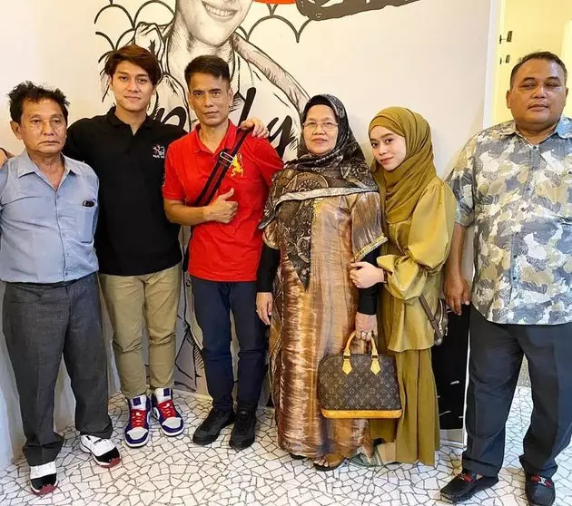 Momen hangat keluarga Rizky Billar dan Lesty Kejora ©Instagram Momen hangat keluarga Rizky Billar dan Lesty Kejora ©Instagram