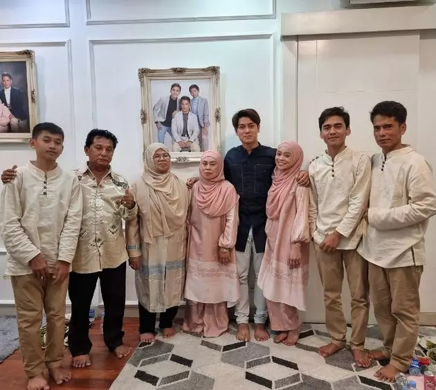 Momen hangat keluarga Rizky Billar dan Lesty Kejora ©Instagram Momen hangat keluarga Rizky Billar dan Lesty Kejora ©Instagram