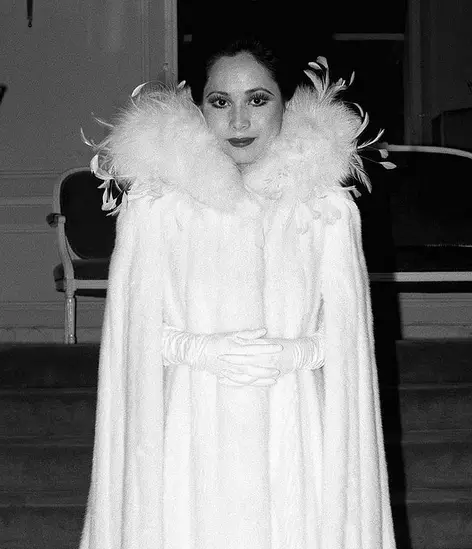 Gaya busana Ratna Sari Dewi © 2021 brilio.net Gaya busana Ratna Sari Dewi © 2021 brilio.net