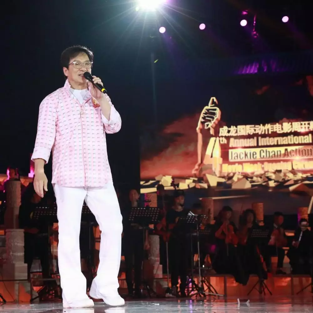 Beda gaya Jackie Chan dan Andy Lau dalam keseharian © Instagram Beda gaya Jackie Chan dan Andy Lau dalam keseharian © Instagram