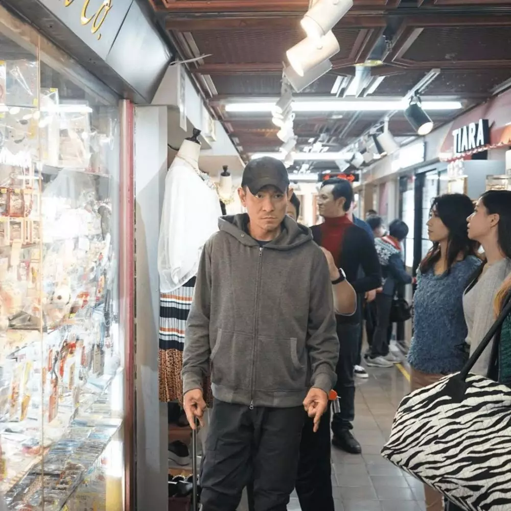 Beda gaya Jackie Chan dan Andy Lau dalam keseharian © Instagram Beda gaya Jackie Chan dan Andy Lau dalam keseharian © Instagram