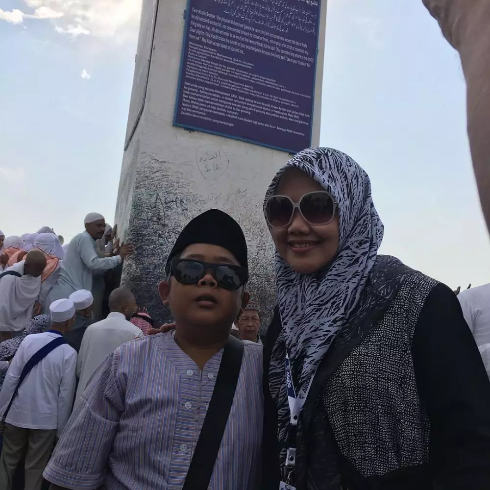 potret harmonis Adul dan istri Berbagai sumber potret harmonis Adul dan istri Berbagai sumber