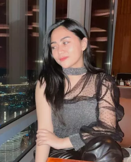 Gaya outfit Rachel Vennya liburan di Dubai © Instagram/@rachelvennya